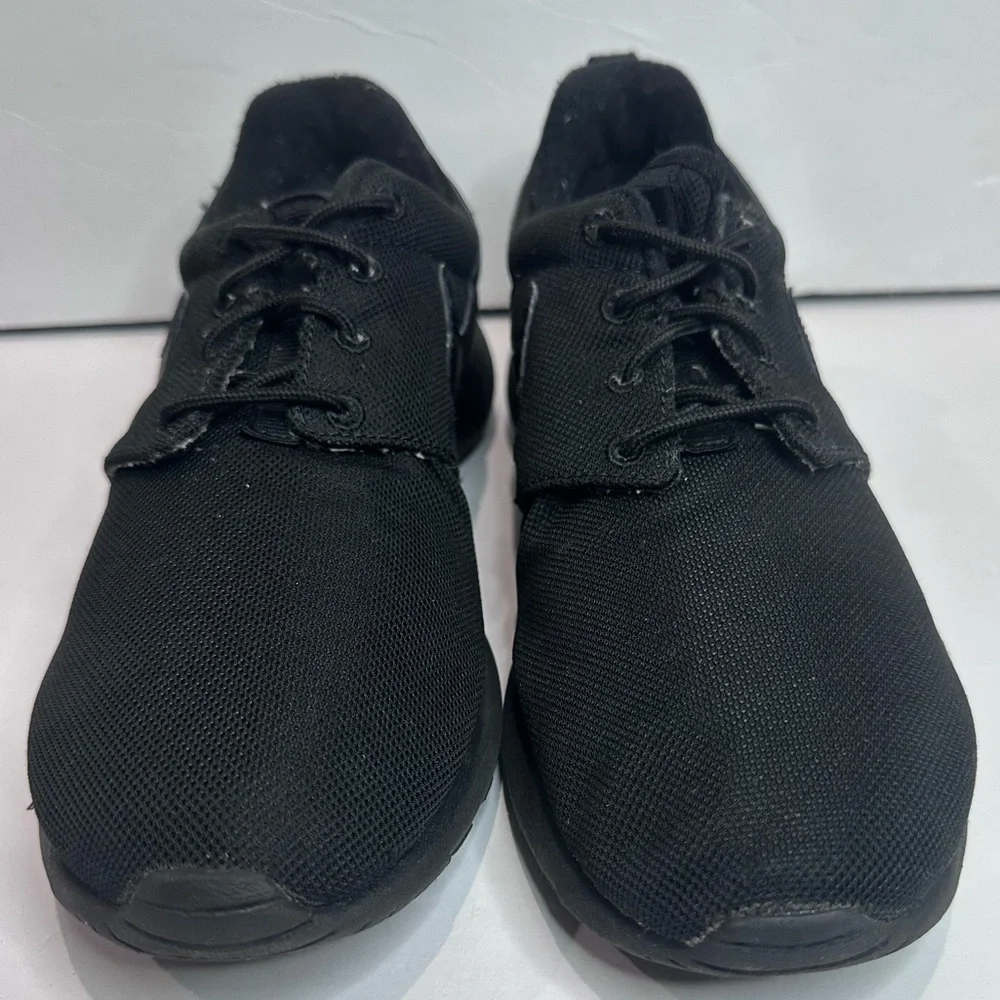Used Nike Black Sneakers Sz.7y
